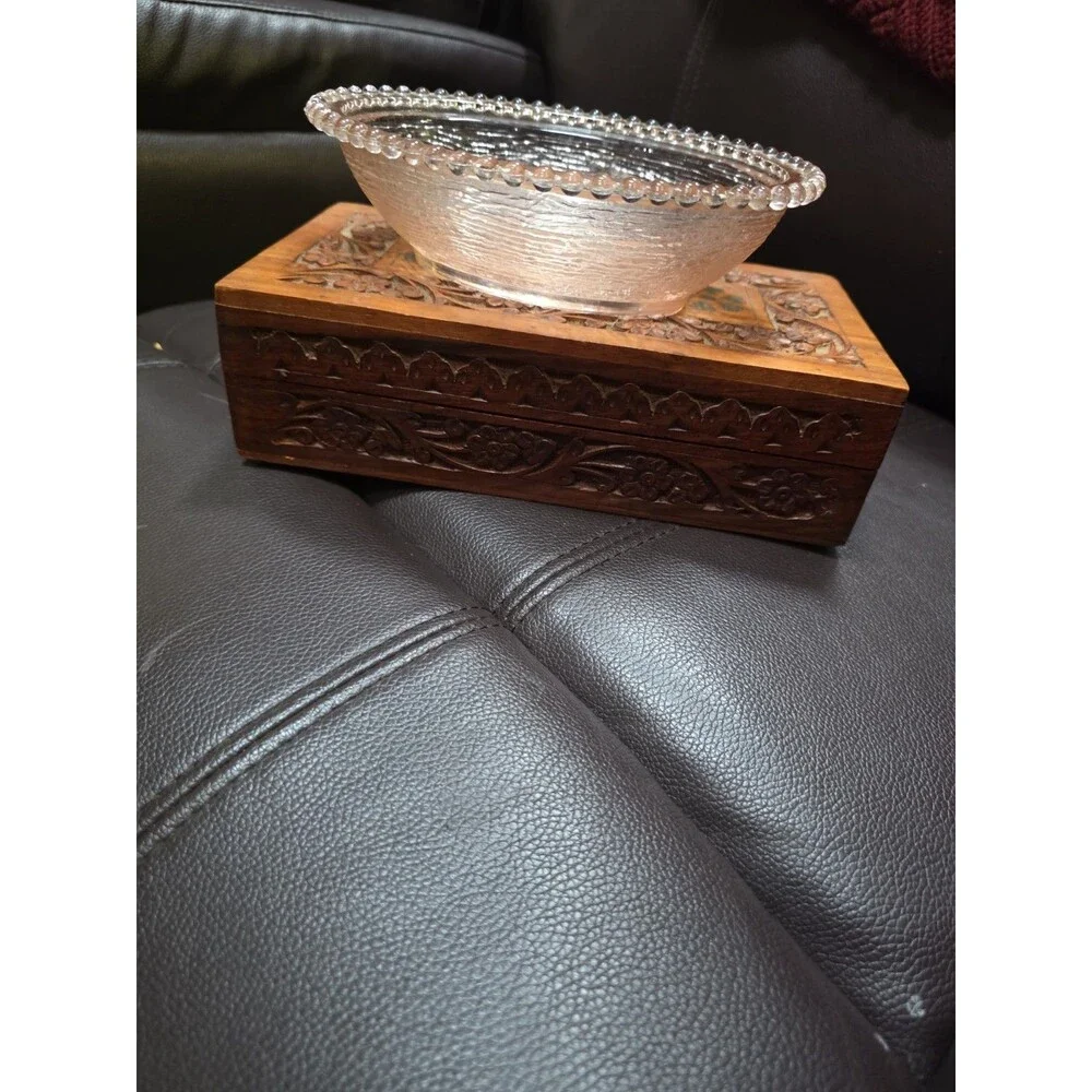 Indiana pink glass hen on nest base 7in